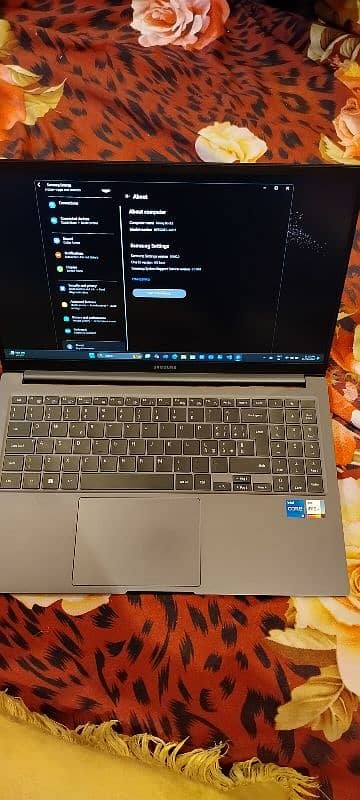 Samsung Galaxy book 3  i5 13th Gen 512 SSD 4