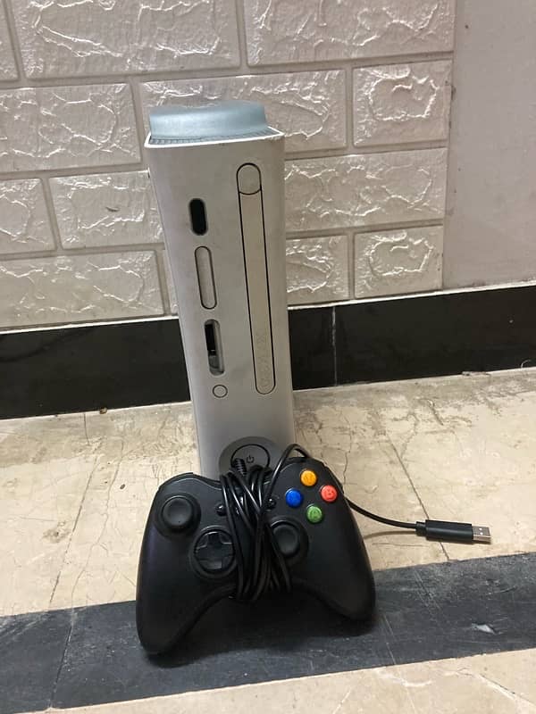 Xbox 360 with all cables and one controller 4