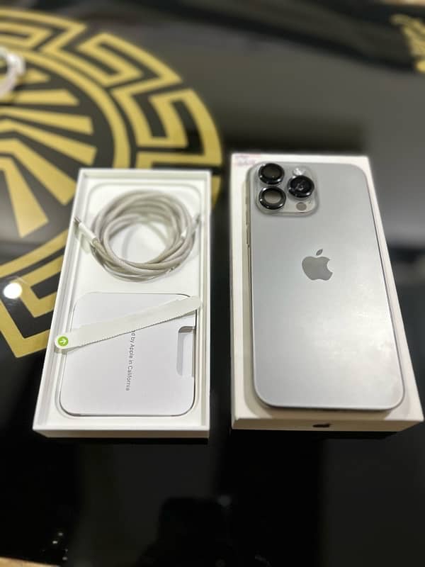 iPhone 15 pro max - Natural Titanium 256 - HK 0