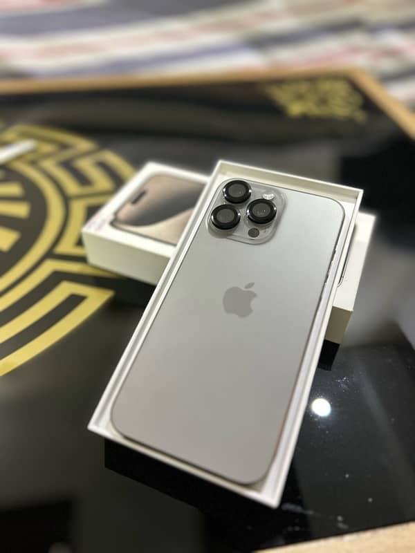 iPhone 15 pro max - Natural Titanium 256 - HK 2