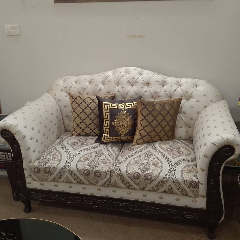 7 Seater 10/10 Condition Sofa Set for Sale 1