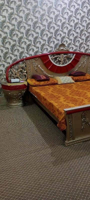 BEAUTIFUL AND UNIQUE DESIGN BED ND DRESSING 1