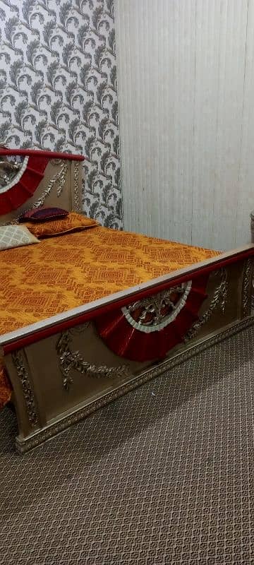 BEAUTIFUL AND UNIQUE DESIGN BED ND DRESSING 2