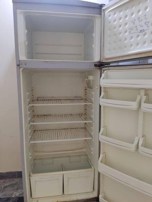 full size refrigerator best condition 1