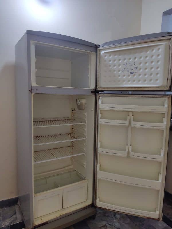 full size refrigerator best condition 2