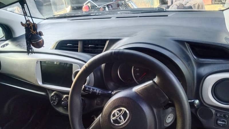 Toyota Vitz 2013 4