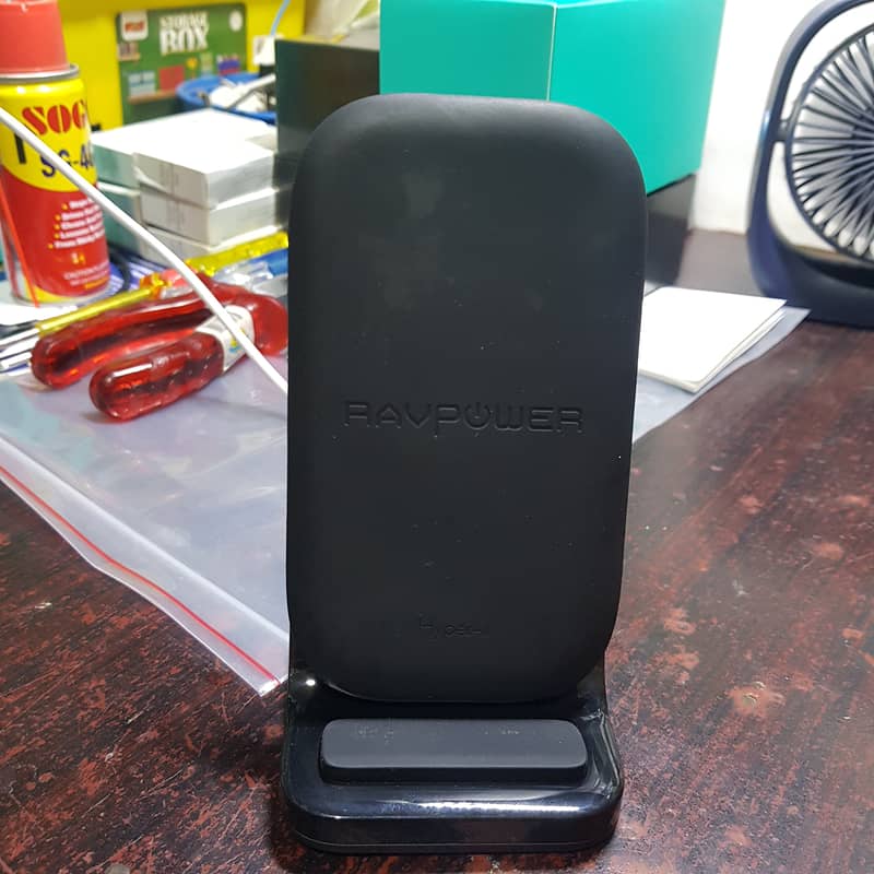 Ravpower fast wireless charging stand 1