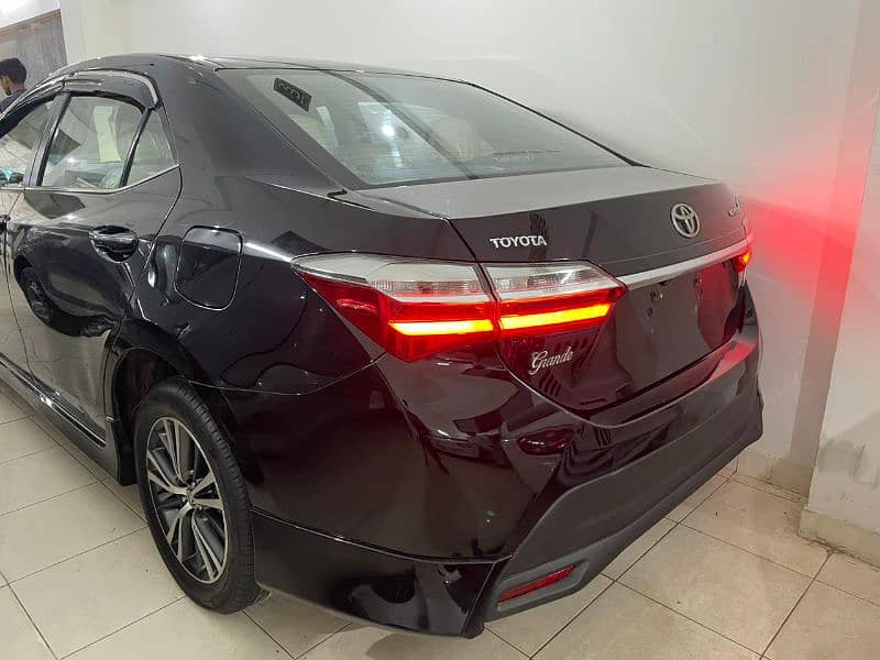 Toyota CorollaAltis Grande 2018 3