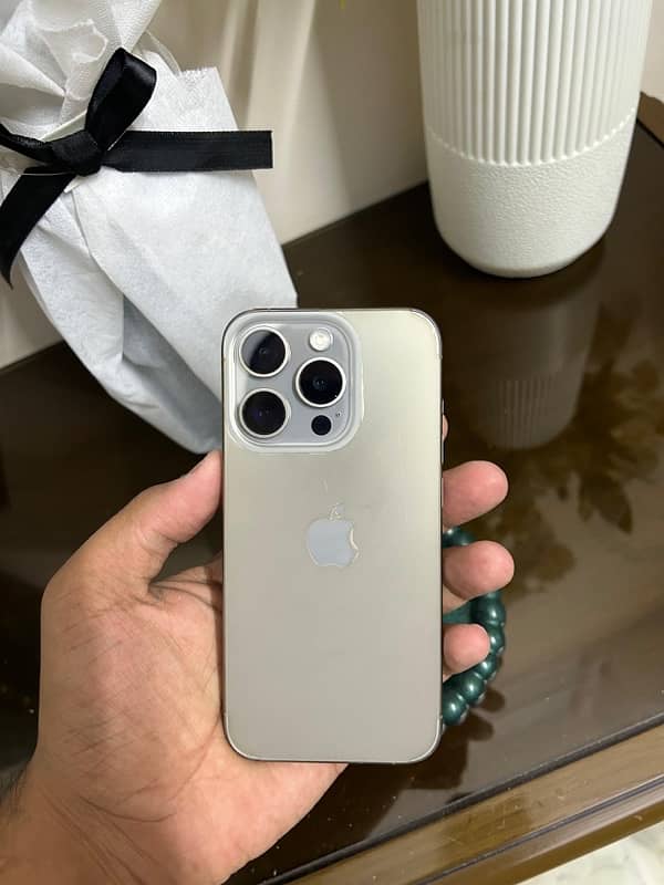 iPhone 15 Pro 128GB - Natural Titanium 1