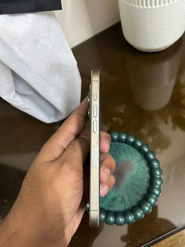 iPhone 15 Pro 128GB - Natural Titanium 3