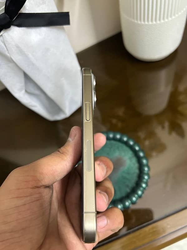 iPhone 15 Pro 128GB - Natural Titanium 7