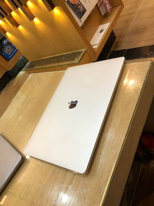 MACBOOK PRO 2019 ( CORE i9) (32/512GB) 4