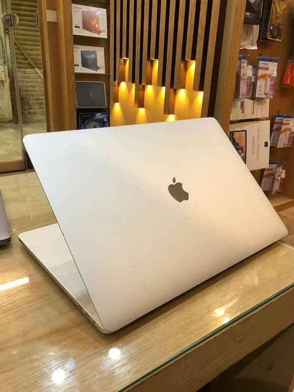 MACBOOK PRO 2019 ( CORE i9) (32/512GB) 5