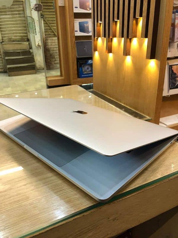 MACBOOK PRO 2019 ( CORE i9) (32/512GB) 6