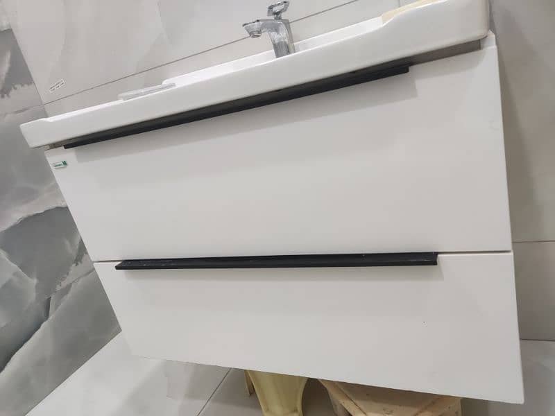 Brand new vanity 32 inch 0