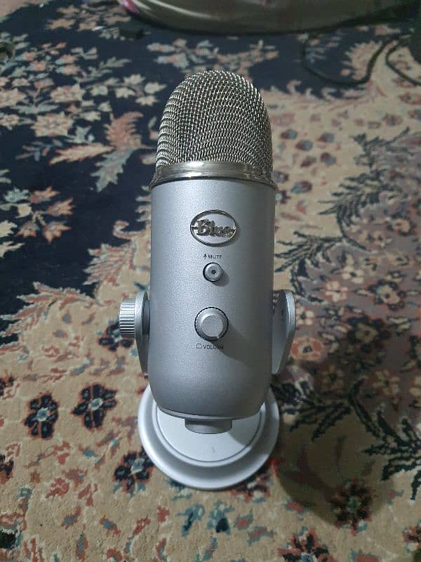 Blue yeti microphone 0