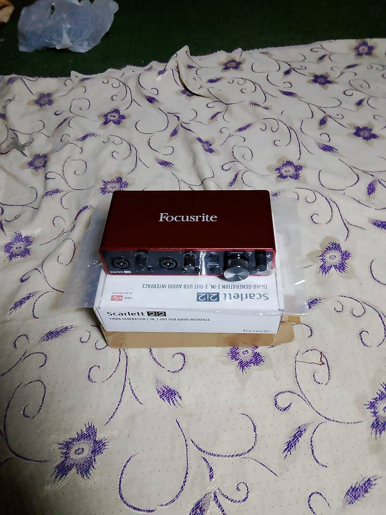 Focusrite Scarlett 2i2 5