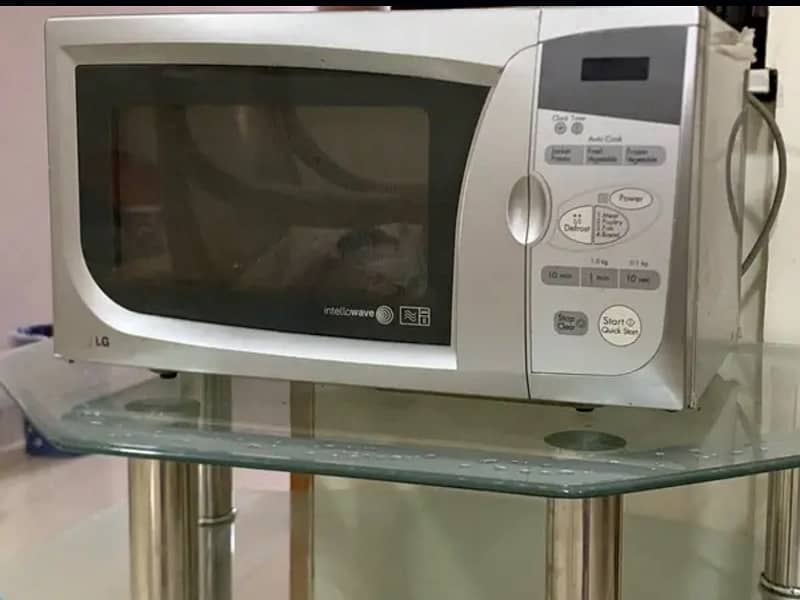 LG Microwave in excellent condition 0