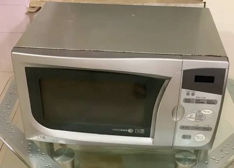 LG Microwave in excellent condition 1