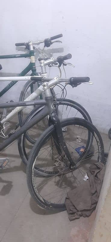 Three Giant bicycle with gears good condition 1