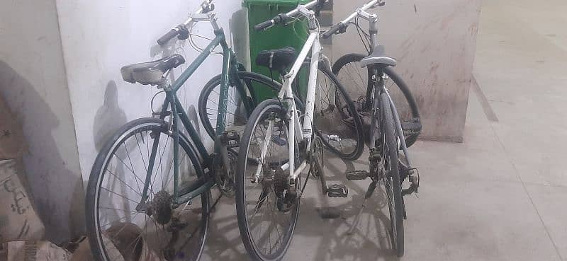 Three Giant bicycle with gears good condition 2