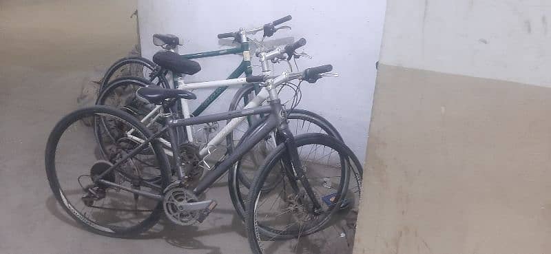 Three Giant bicycle with gears good condition 4