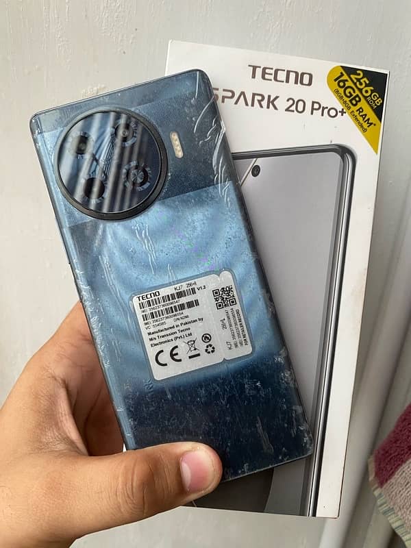 Spark 20 Pro Plus 1