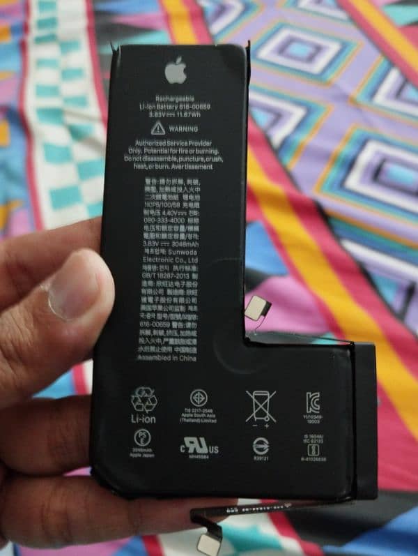 Original iPhone 11 pro battery with 78 percent health 0