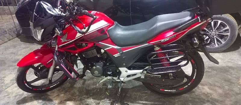 Honda CB 150 f brand new condtion 1