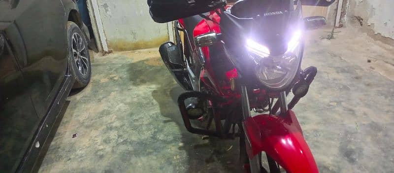 Honda CB 150 f brand new condtion 2