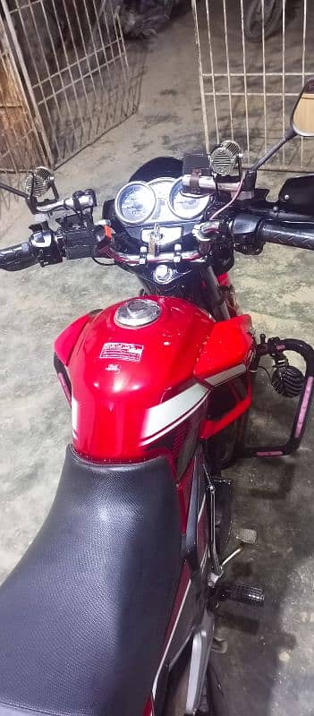 Honda CB 150 f brand new condtion 12