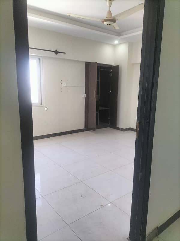 2 bed room unfurnished apartment available for rent in capital residencia 12