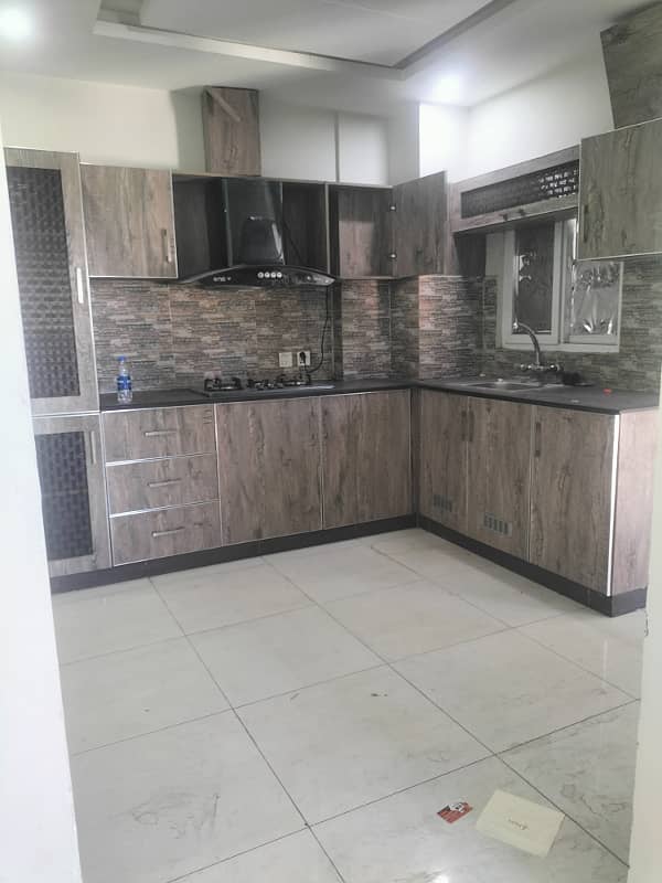 2 bed room unfurnished apartment available for rent in capital residencia 13