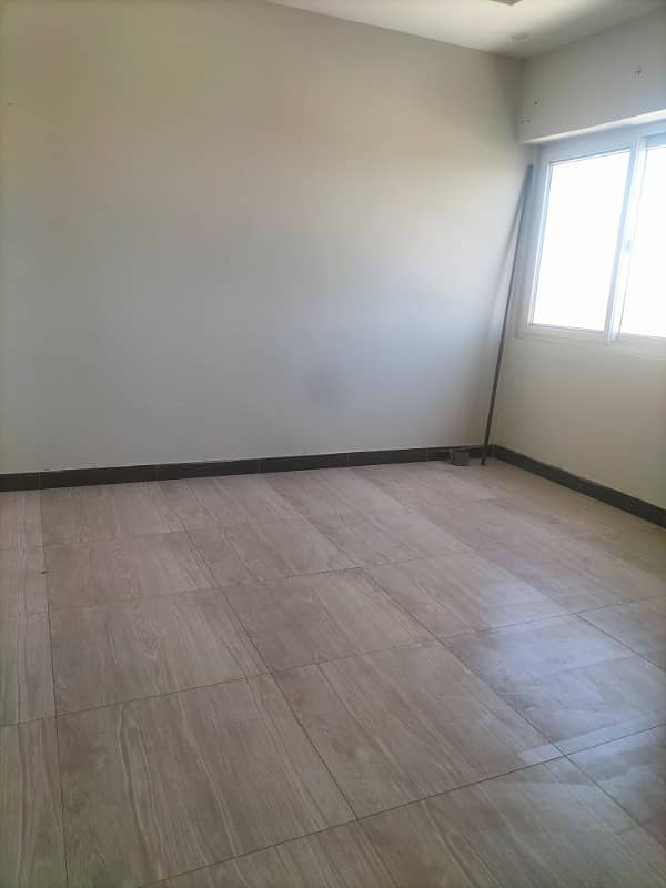 2 bed room unfurnished apartment available for rent in capital residencia 14