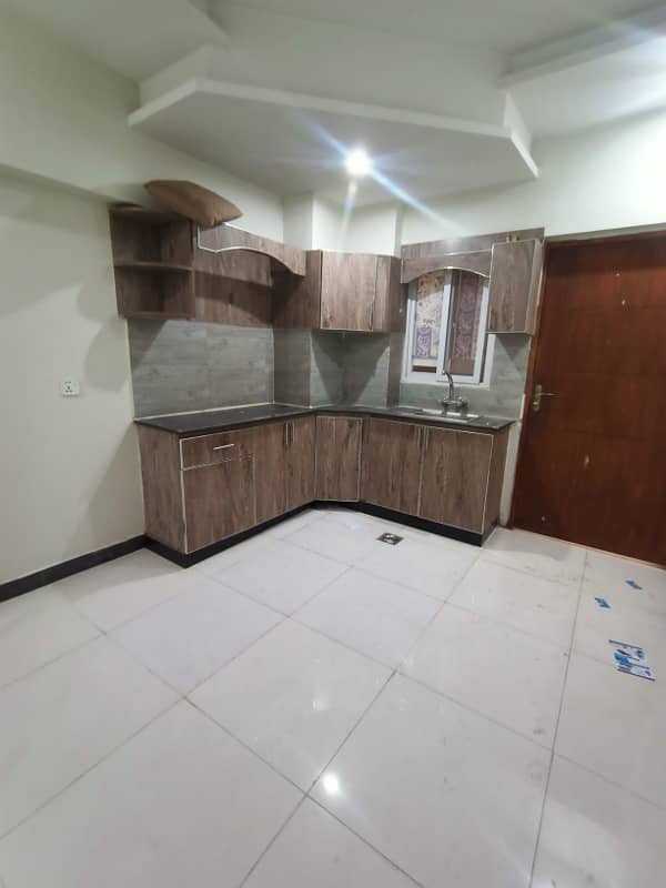 1 bed room unfurnished apartment available for rent in capital residencia 0