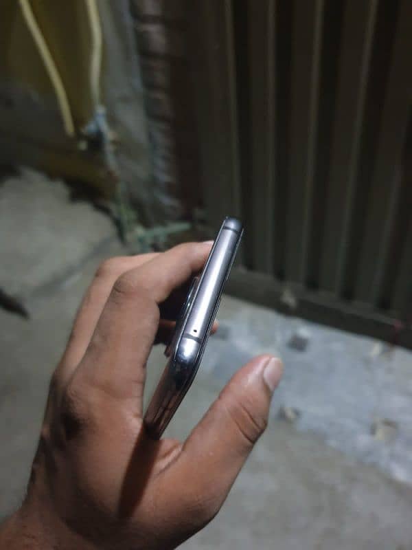 One Plus 7t 9.5/10 condition urgent sale 5