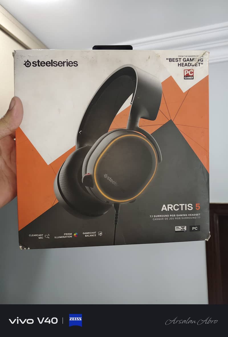 Steelseries arctis 5 headphones/earphones for sale 1