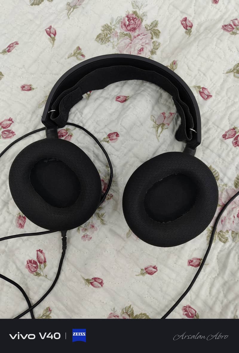 Steelseries arctis 5 headphones/earphones for sale 4