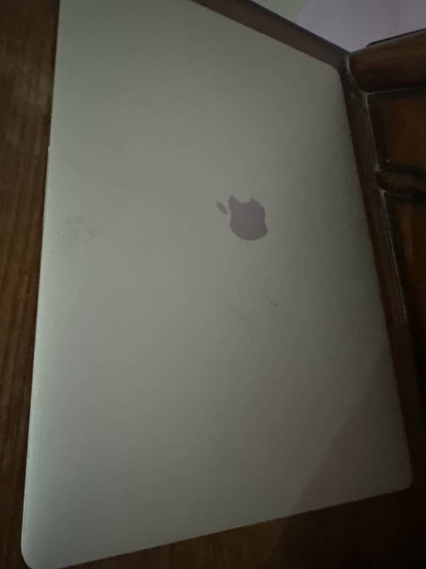 Apple macbook pro 2016 0