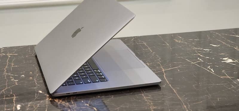 Apple Macbook 2019 Pro 16” 15” 4