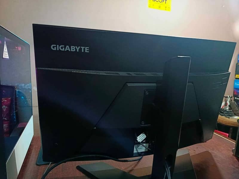 Gigabyte G32QC A 165hz 2k 1ms 1500R curved va gaming monitor with box 2