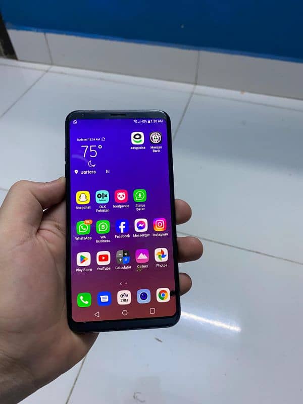 LG V35 ThinQ 1