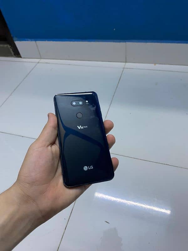 LG V35 ThinQ 4