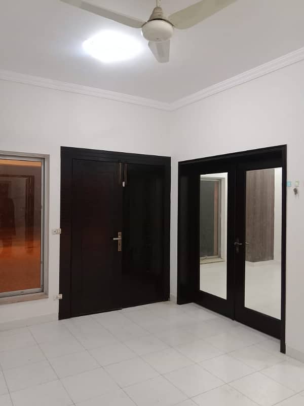 5 MARLA BRAND NEW LUXURY EXCELLENT GOOD CONDITION FULL HOUSE FOR RENT IN CC BLOCK BAHRIA TOWN LAHORE 9