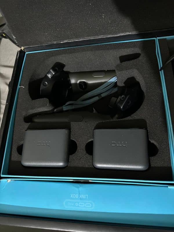 HTC VIVE VR [ Virtual Reality Gaming Device ] 2