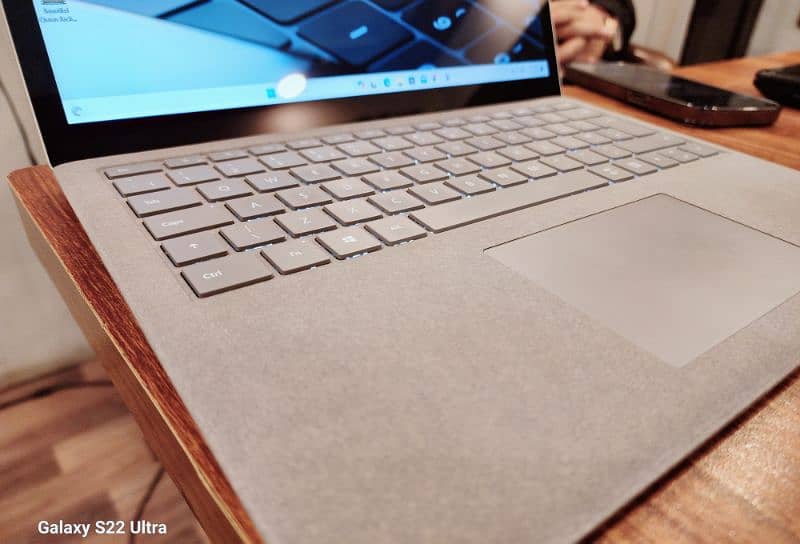 Microsoft Surface Laptop 2 7