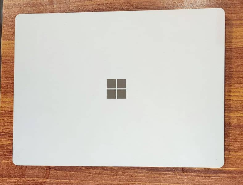 Microsoft Surface Laptop 2 8