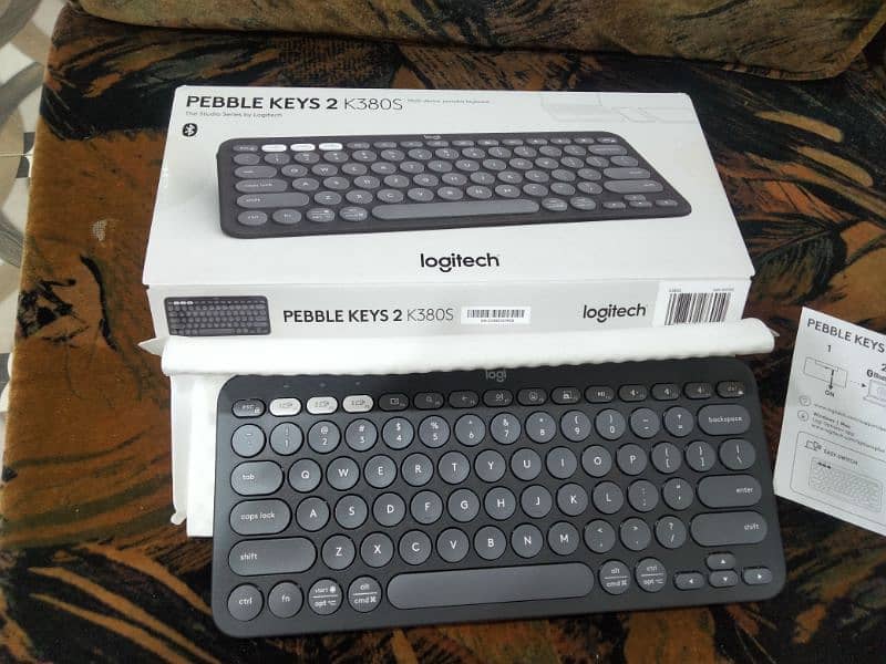 Logitech Pebble K380S Bluetooth Keyboard 1