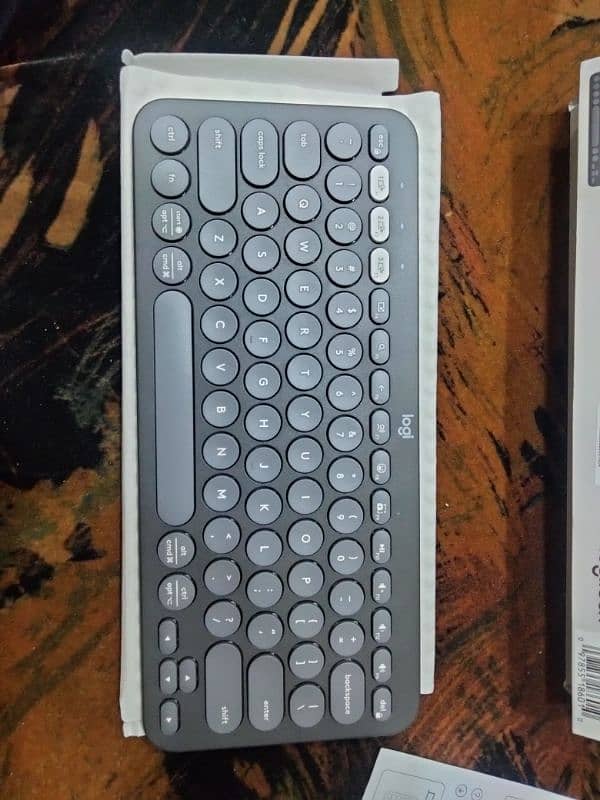 Logitech Pebble K380S Bluetooth Keyboard 3