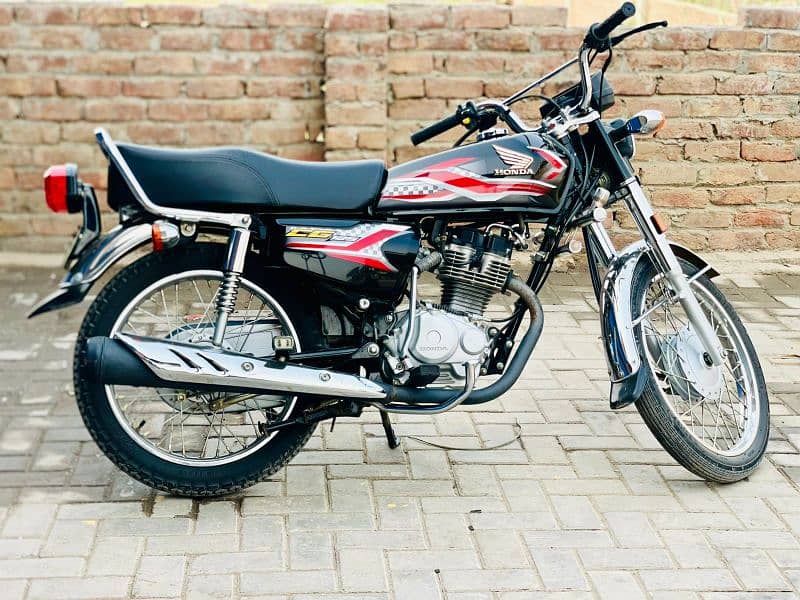 Honda 125 24 model  good condition 0300.85. 70.263 0